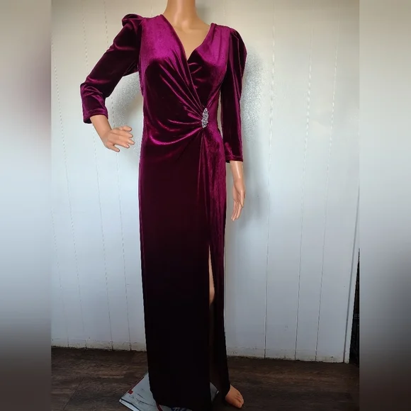 R & M Richards Elegant Magenta Velvet Evening Gown Size 6 - Picture 2 of 9